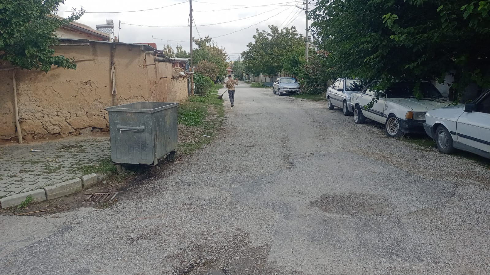 Bolvadin’de temizlik çalışmaları Şıhlar Mahallesi’nde sürdü