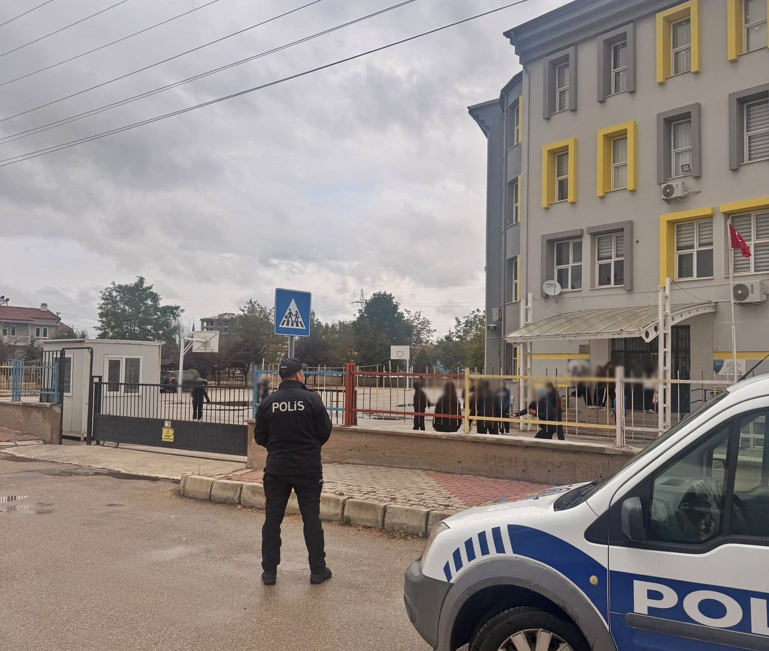 Afyon’da okul çevrelerinde geniş kapsamlı güvenlik denetimi