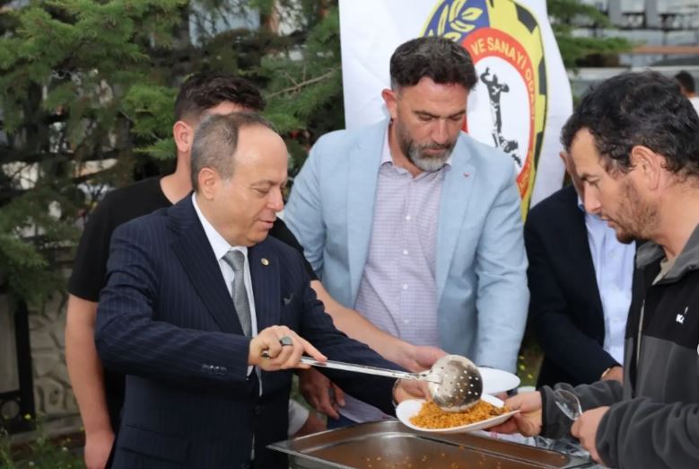 Ahilik Haftası’nda Organize Sanayi Camii’nde pilav ve ayran ikramı