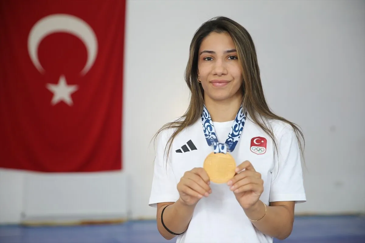 Zehra Demirhan Akdeniz Oyunları'nda altın kazandı