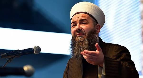 Ahmet Mahmut Ünlü: “Habersiz görüntülü aramak caiz değildir”