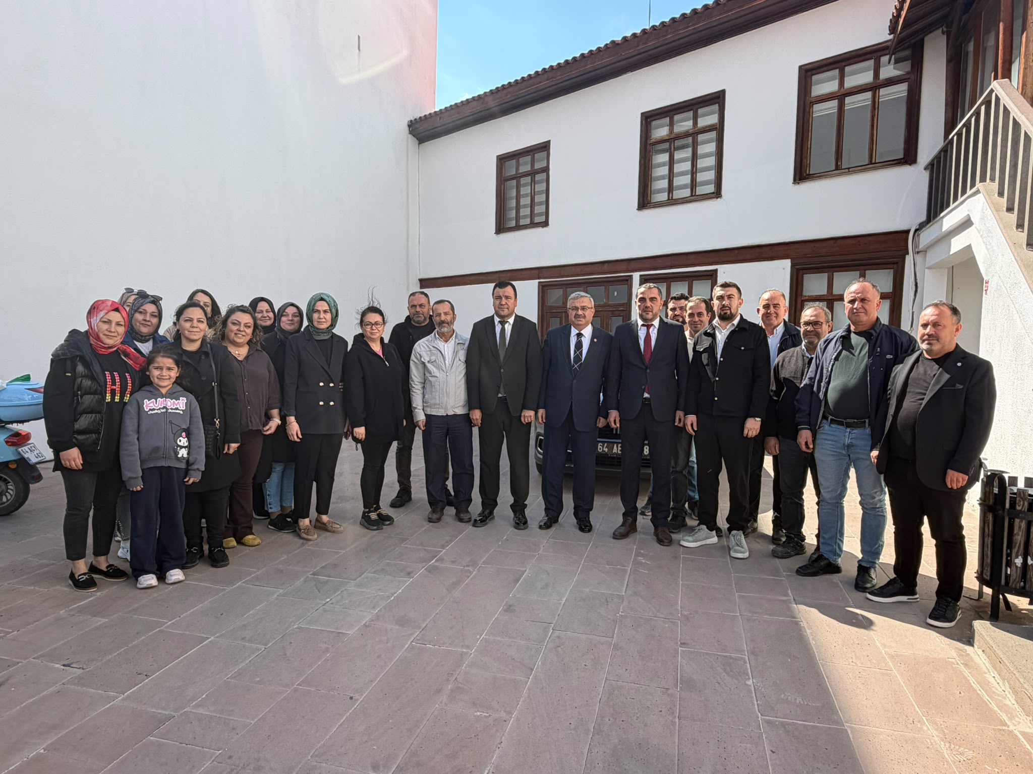 Yurdunuseven, Türkiye Yüzyılı Buluşmaları kapsamında Uşak’ta temaslarda bulundu “Milletimizle Omuz Omuzayız”