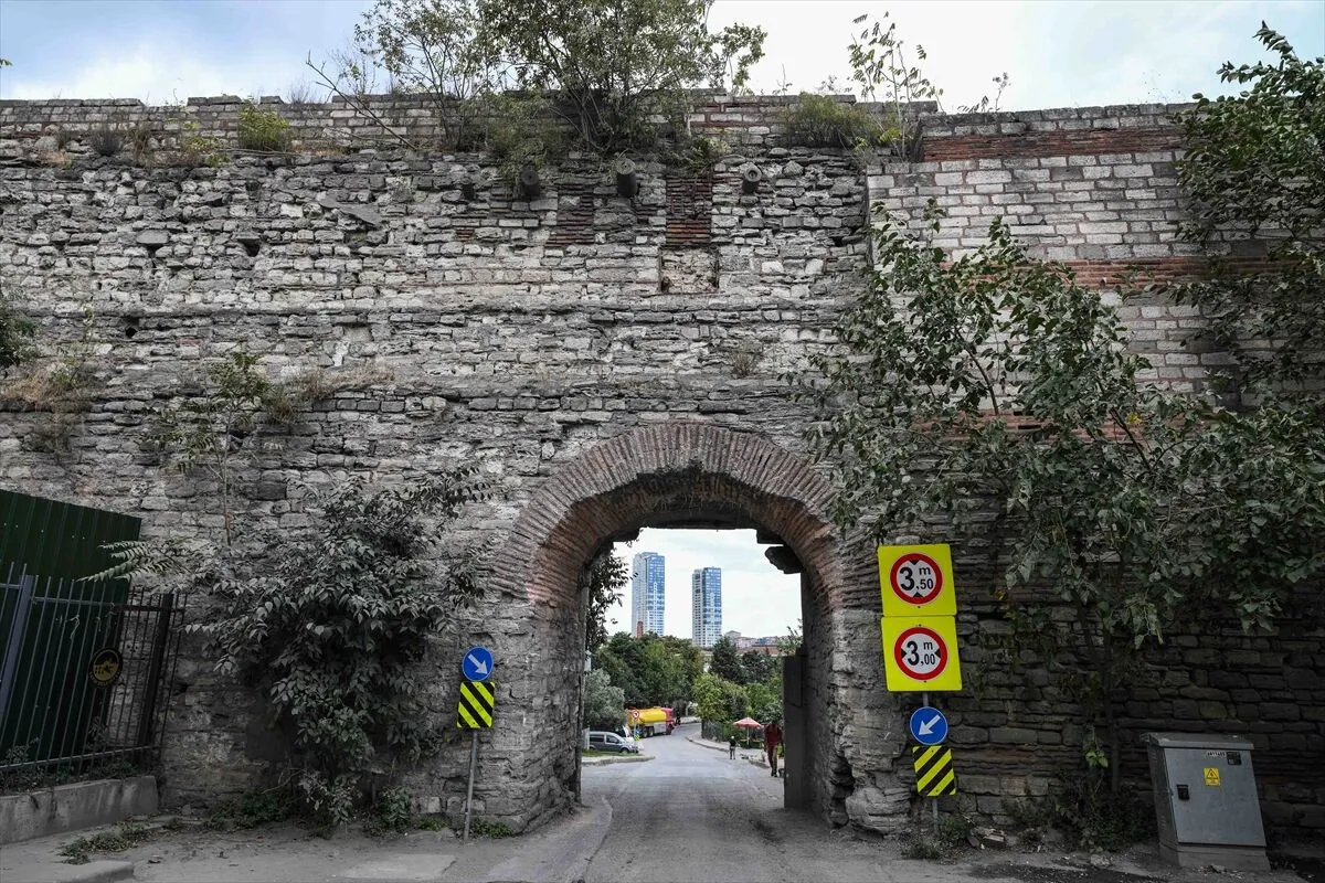 İstanbul'un medeniyetlerin izini taşıyan kadim kapıları