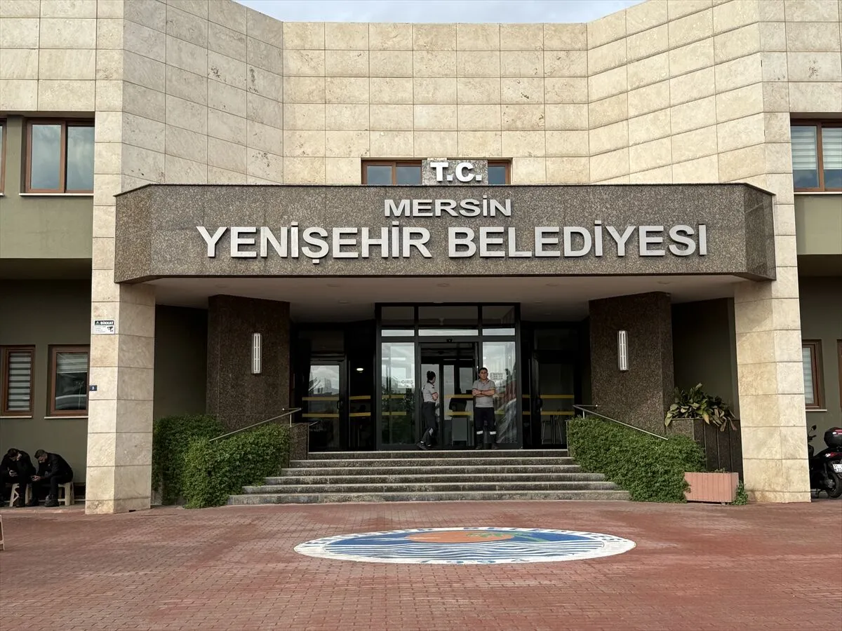 Mersin Büyükşehir Belediye Başkanı Seçer ve 58 kişi yolsuzluk iddiasıyla gözaltında