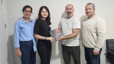 Afyonkarahisarlı 16 yaşındaki Tuğçe Su Babacan, genç yaşına rağmen yazdığı