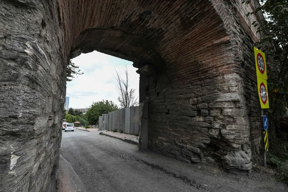 Bizans ve Osmanlı'nın izlerini bir arada taşıyan Yedikule Kapısı
