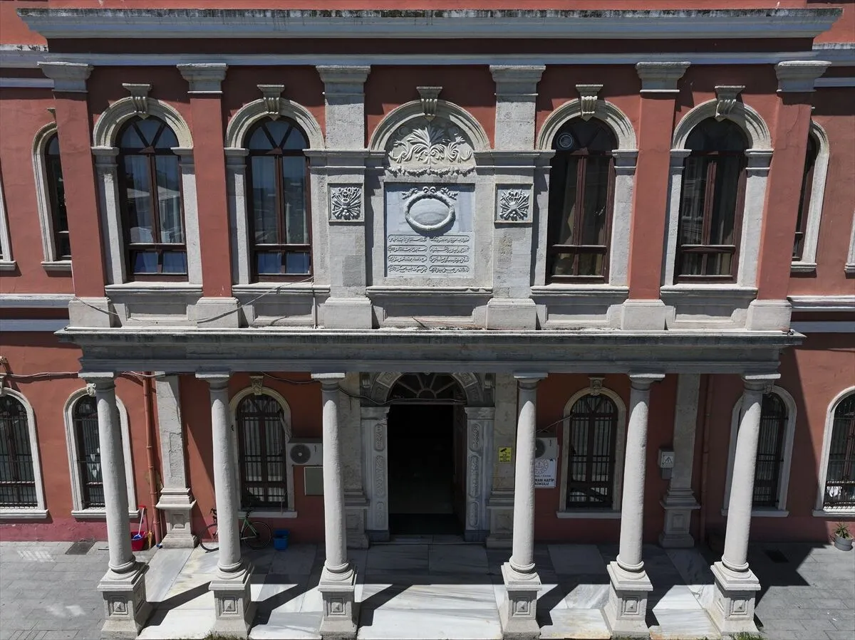 1869'dan bugüne ayakta kalan "Taş Mektep": Fatih İmam Hatip Ortaokulu