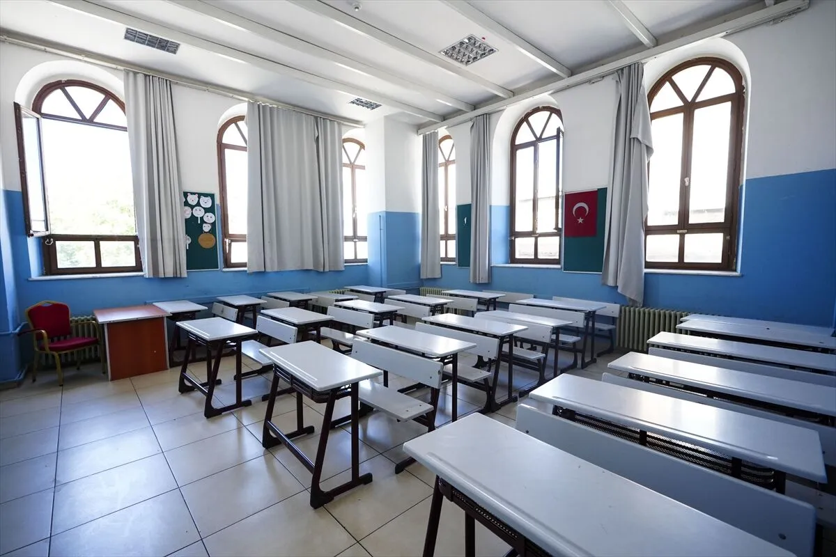 1869'dan bugüne ayakta kalan "Taş Mektep": Fatih İmam Hatip Ortaokulu