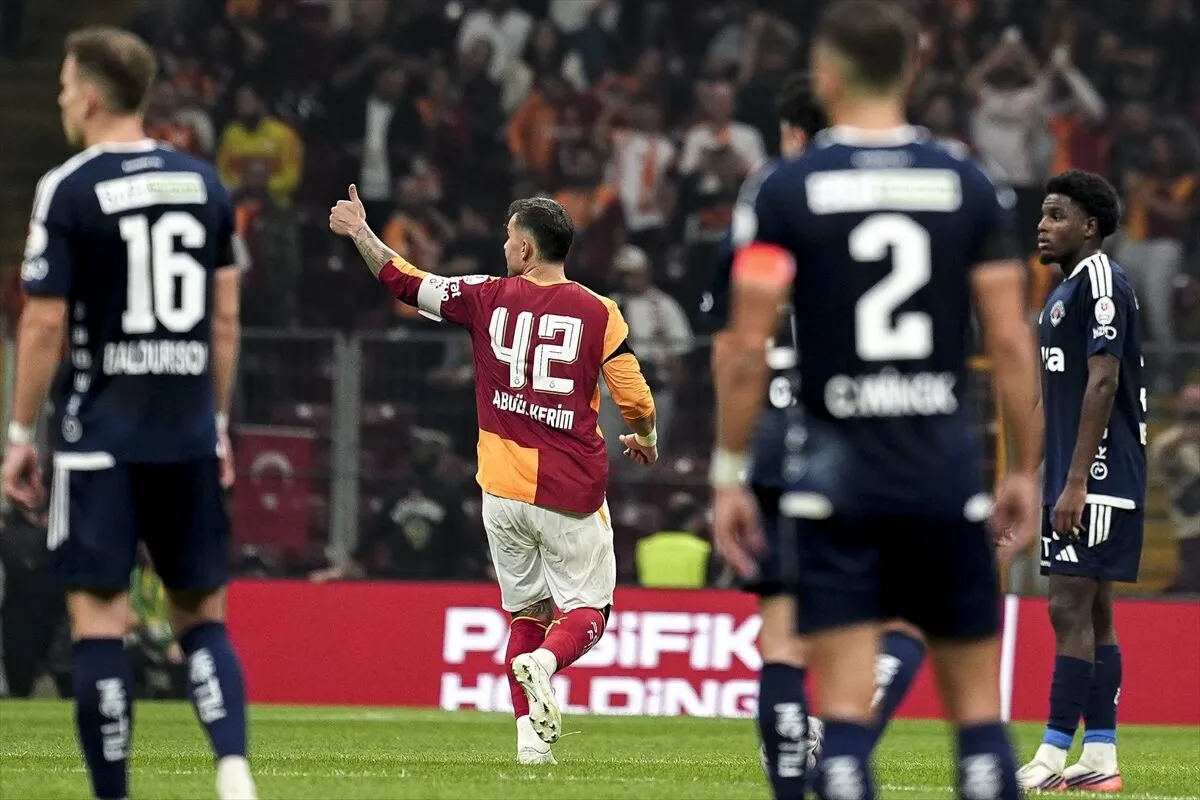 Galatasaray, Kasımpaşa'yı son anlarda gelen gollerle yendi