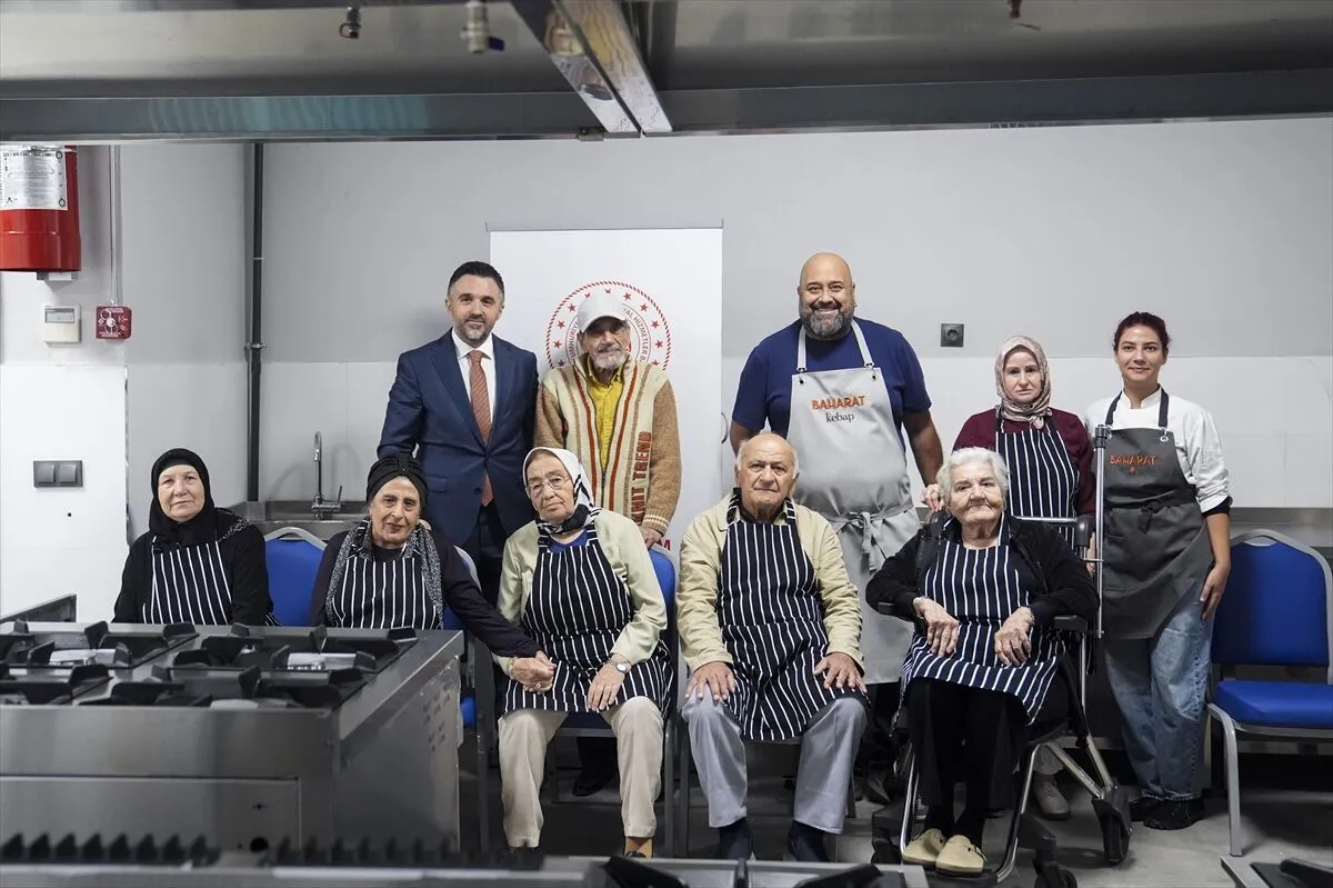 Şef Somer Sivrioğlu, huzurevi sakinleriyle mutfağa girdi 25 Şef Somer Sivrioğlu, huzurevi sakinleriyle mutfağa girdi