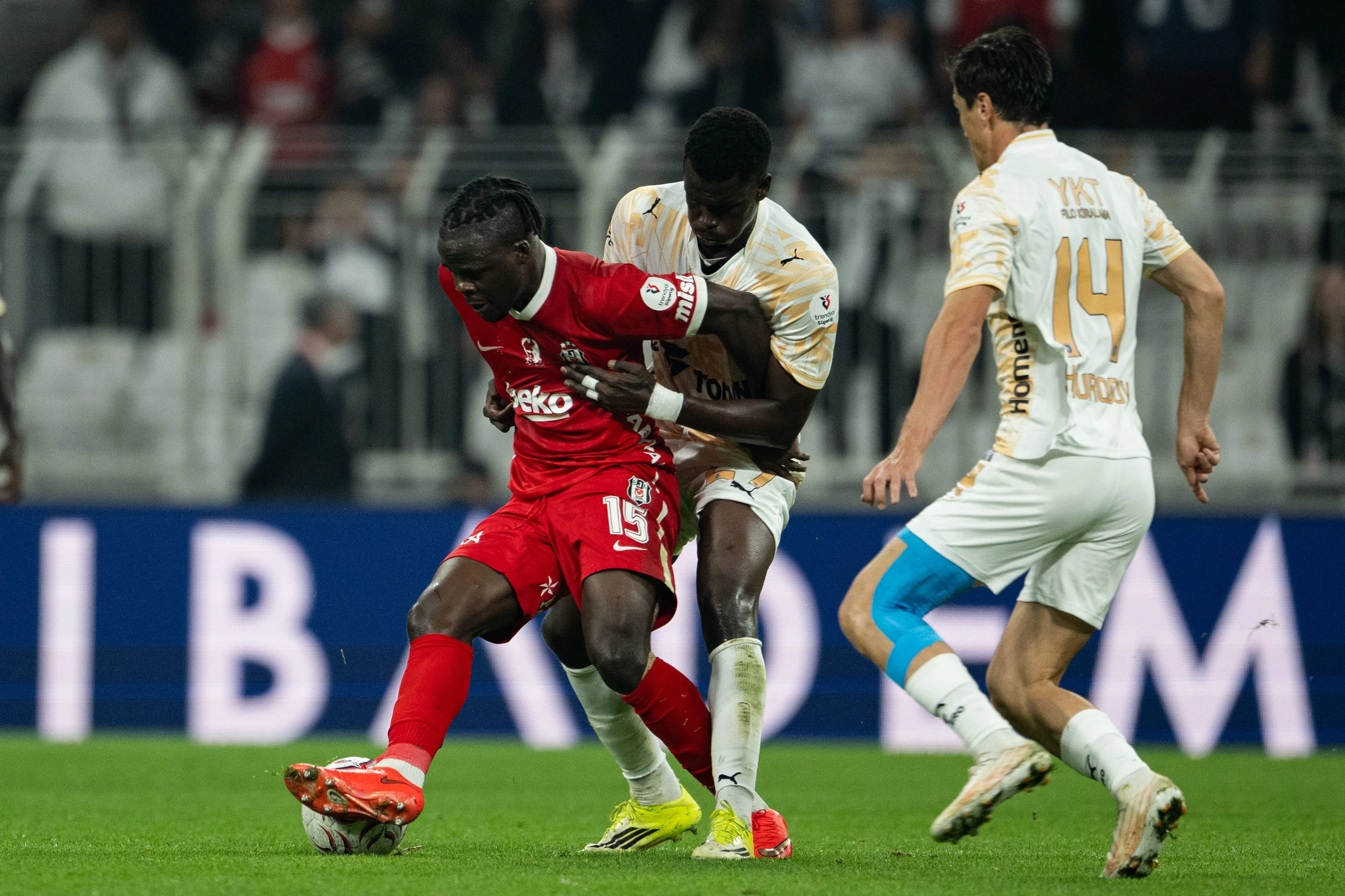 Beşiktaş, Başakşehir'i 2-0 mağlup etti