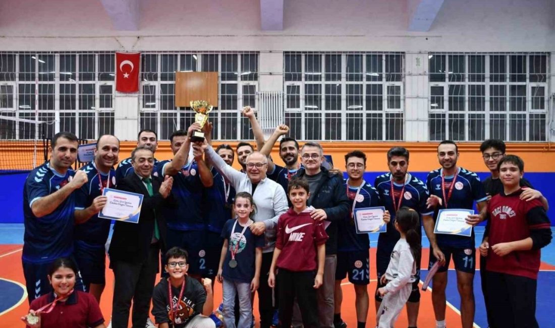 Afyonkarahisar’da düzenlenen 4. Kamu Spor Oyunları Erkek Voleybol Müsabakaları sona