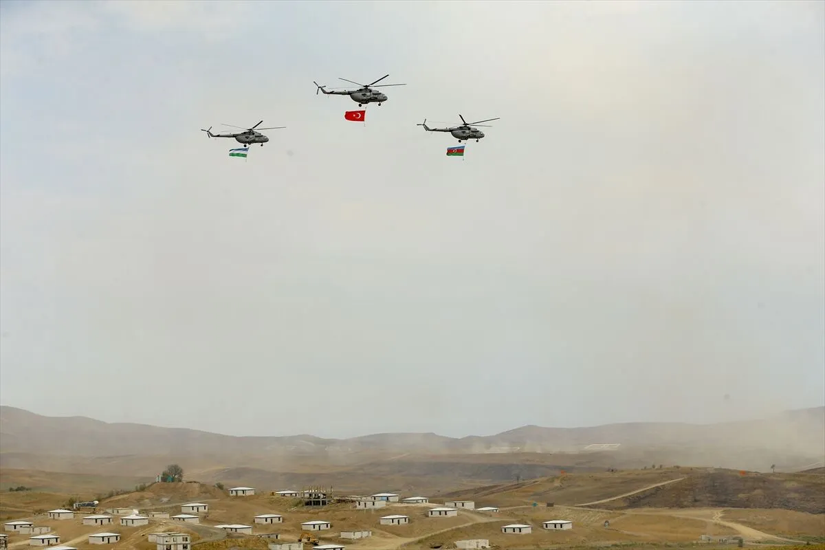 Azerbaycan'daki "Birliğin Gücü-2026" tatbikatı gerçek operasyon sahnelerini aratmadı