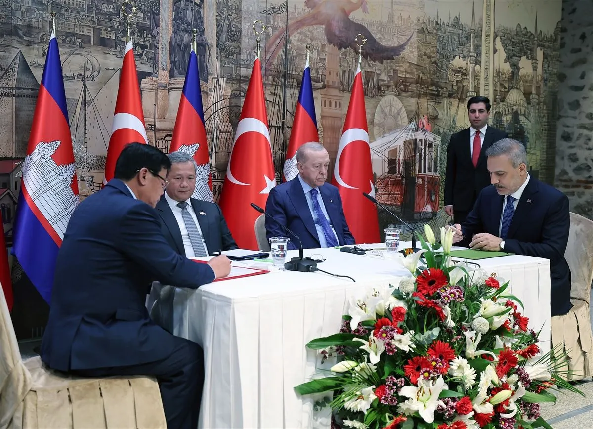 "Kamboçya'yı, önemli bir ortağımız olarak görüyorum" 3 "Kamboçya'yı, önemli bir ortağımız olarak görüyorum"