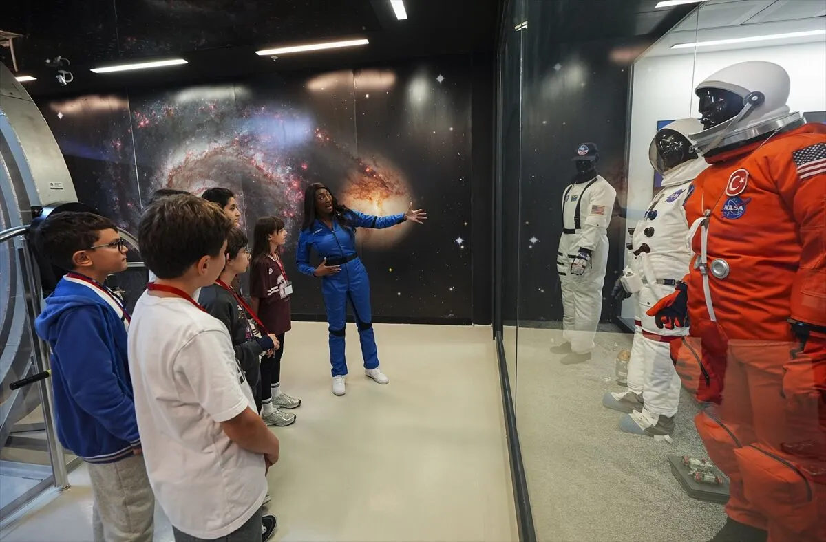 Astronot Bowe, Türk gençlerinin uzay ve havacılık alanındaki potansiyeline dikkati çekti