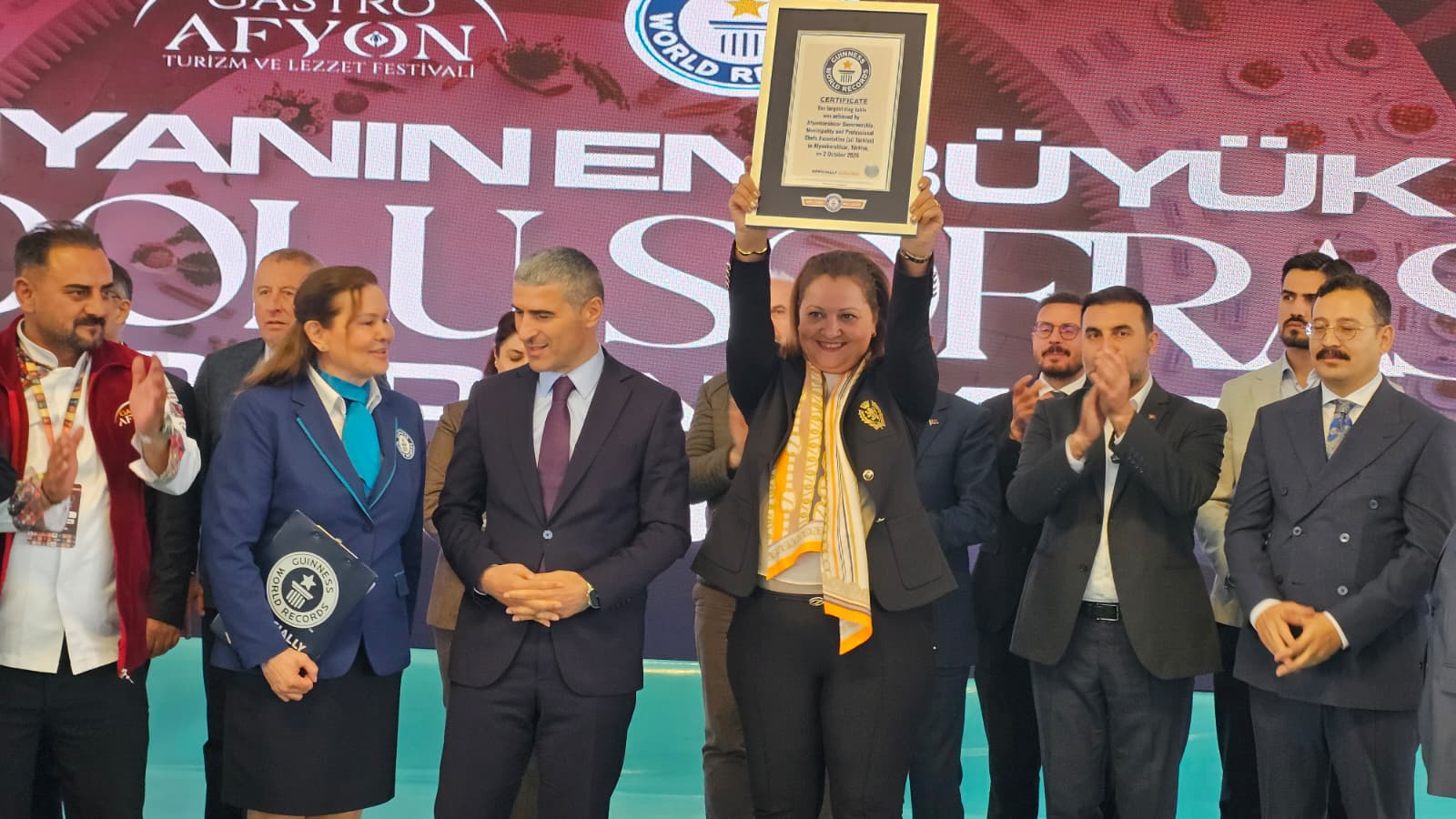 Afyonkarahisar Guinness Rekorlar Kitabı’na görkemli Anadolu Sofrası ile girdi
