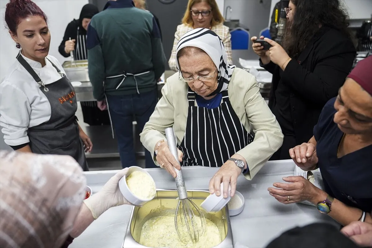 Şef Somer Sivrioğlu, huzurevi sakinleriyle mutfağa girdi 20 Şef Somer Sivrioğlu, huzurevi sakinleriyle mutfağa girdi