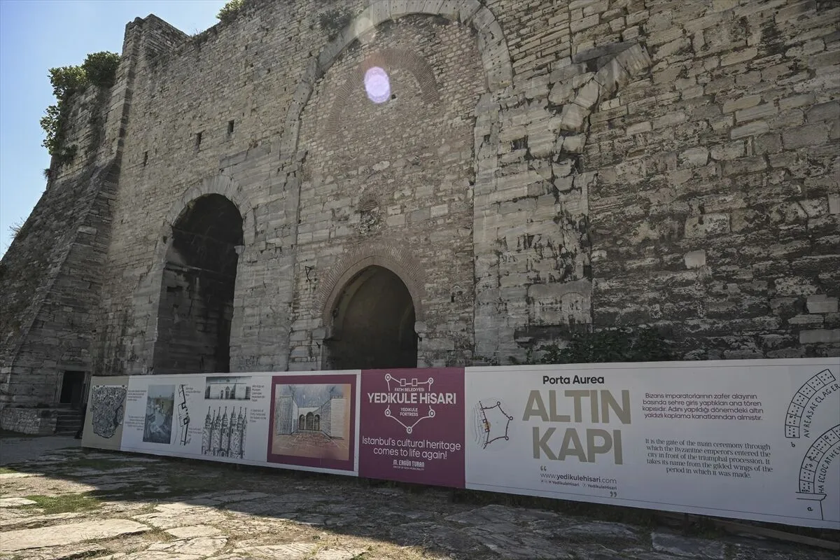 İmparatorların zafer törenlerinden Yedikule'ye uzanan 1600 yıllık Altın Kapı