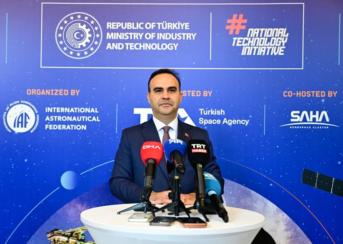 Bakan Kacır: 5-9 Ekim tarihleri küresel uzay gündeminin kalbinin Türkiye'de attığı günler olacak