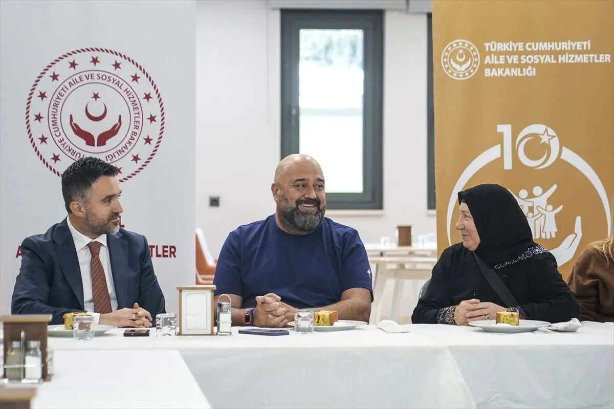 Şef Somer Sivrioğlu, huzurevi sakinleriyle mutfağa girdi 24 Şef Somer Sivrioğlu, huzurevi sakinleriyle mutfağa girdi