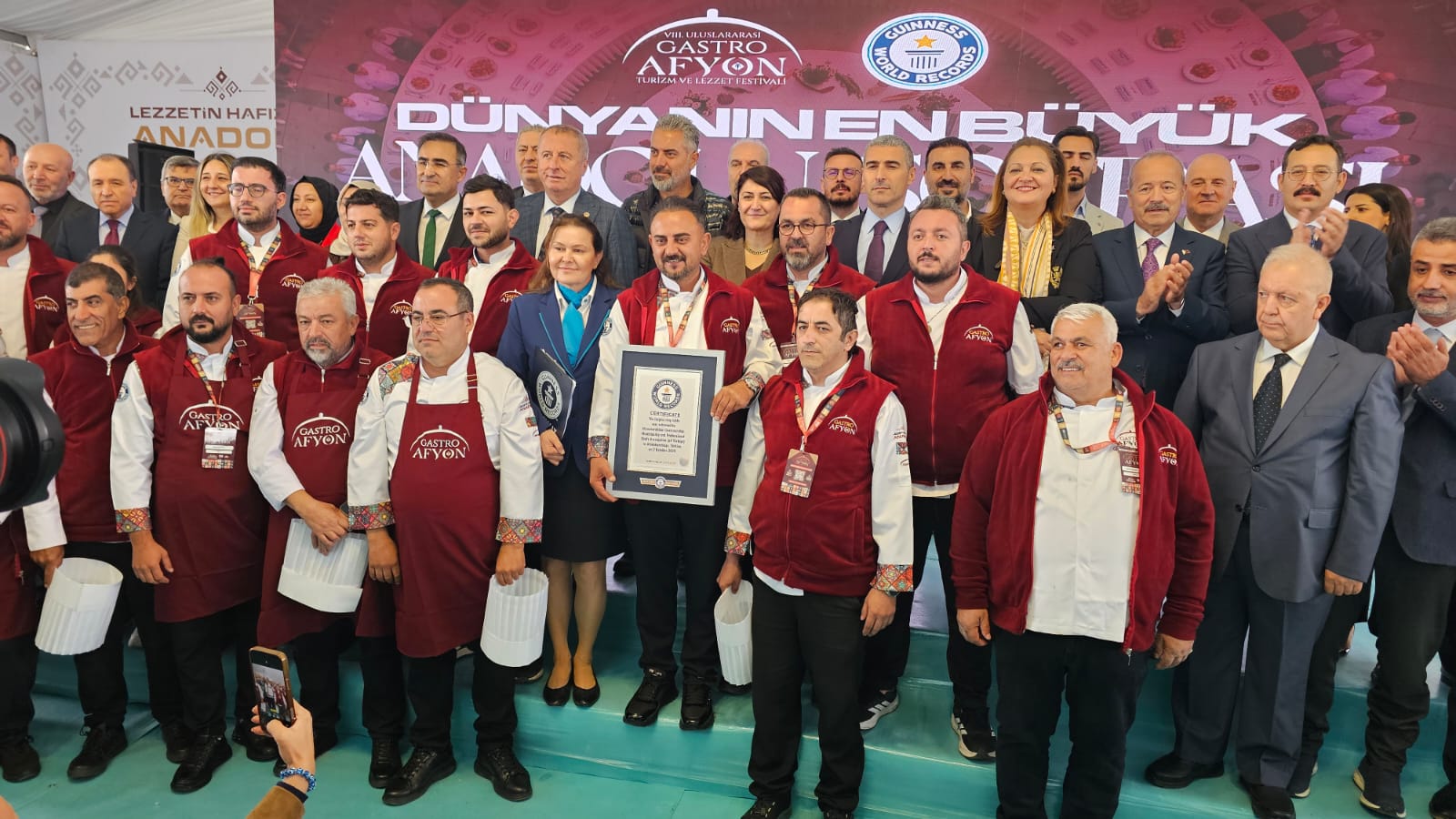 Afyonkarahisar Guinness Rekorlar Kitabı’na görkemli Anadolu Sofrası ile girdi