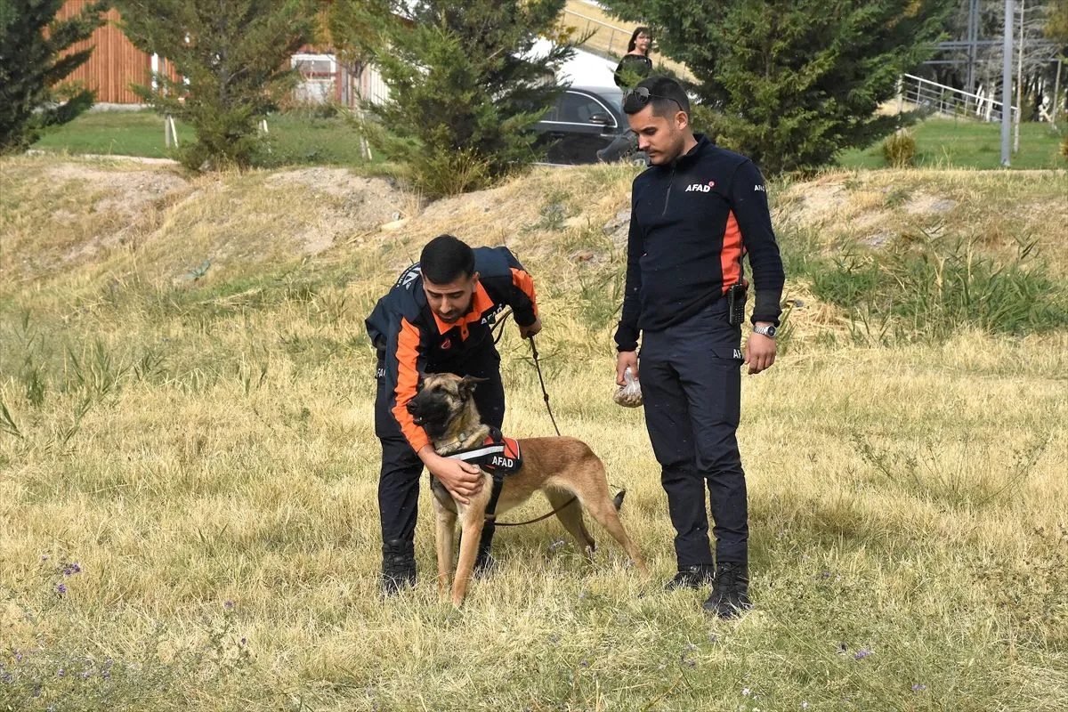 Afetlerde hayat kurtarmak için eğitiliyorlar!