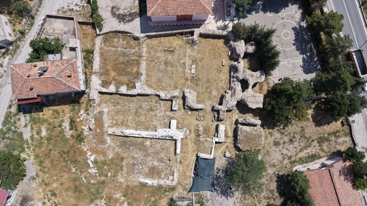 Tyana Antik Kenti'ndeki Roma Hamamı'nda kazı çalışmaları 20 yıl sonra yeniden başladı