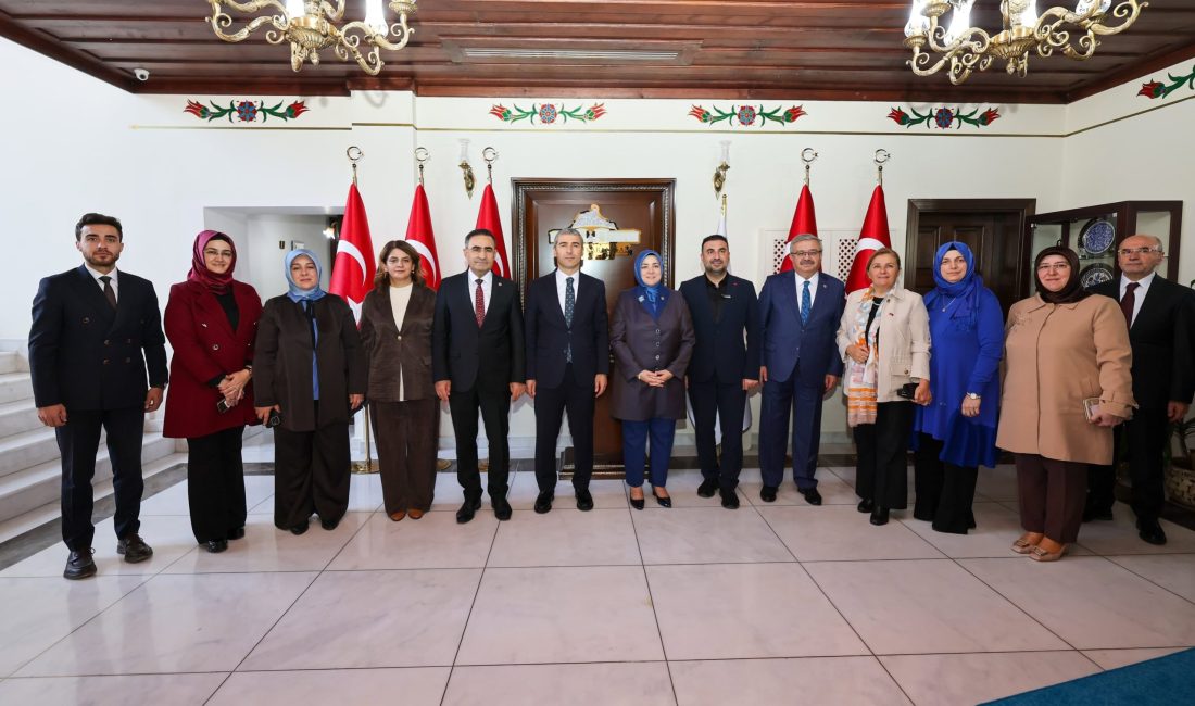 Afyonkarahisar Valiliğinde gerçekleşen ziyarette, AK Parti heyeti Vali Dr. Naci