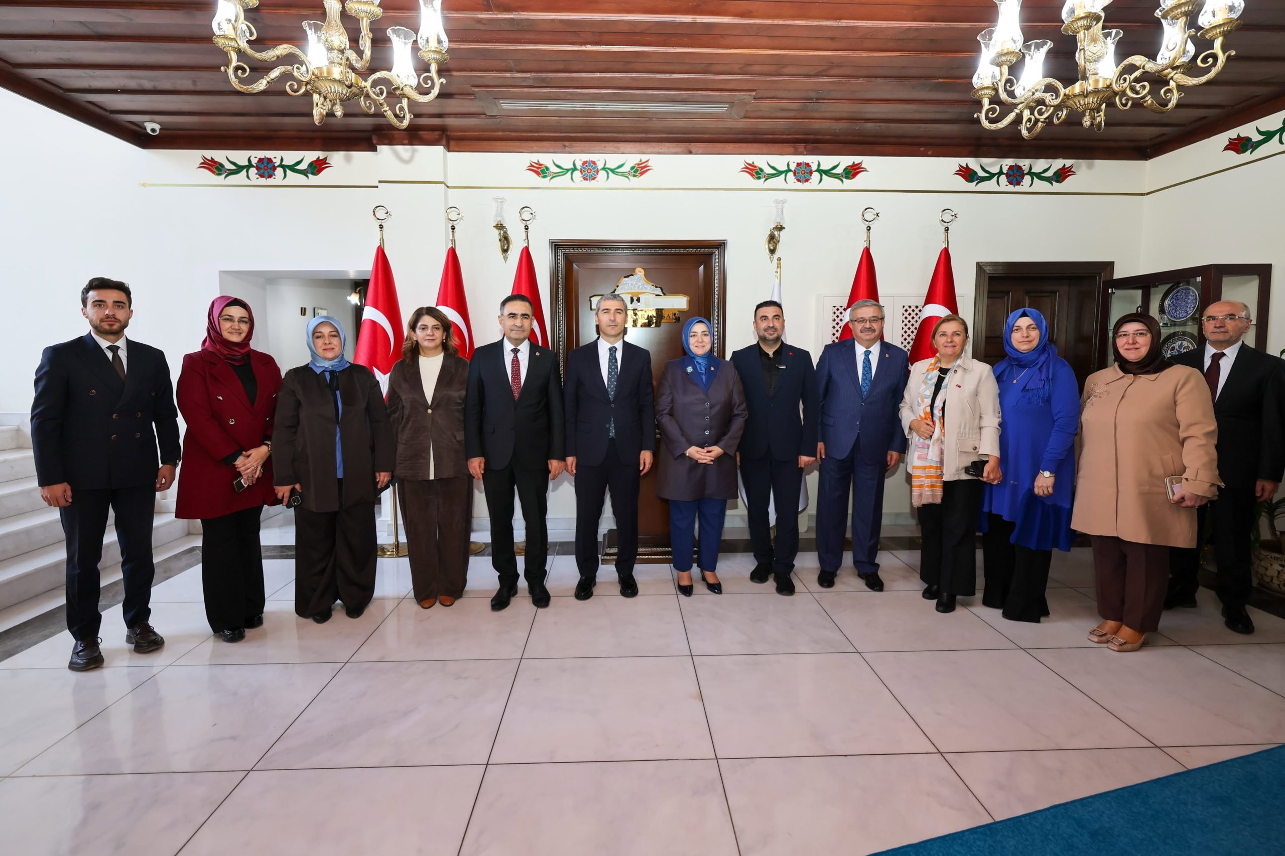 Afyonkarahisar Valiliğinde gerçekleşen ziyarette, AK Parti heyeti Vali Dr. Naci