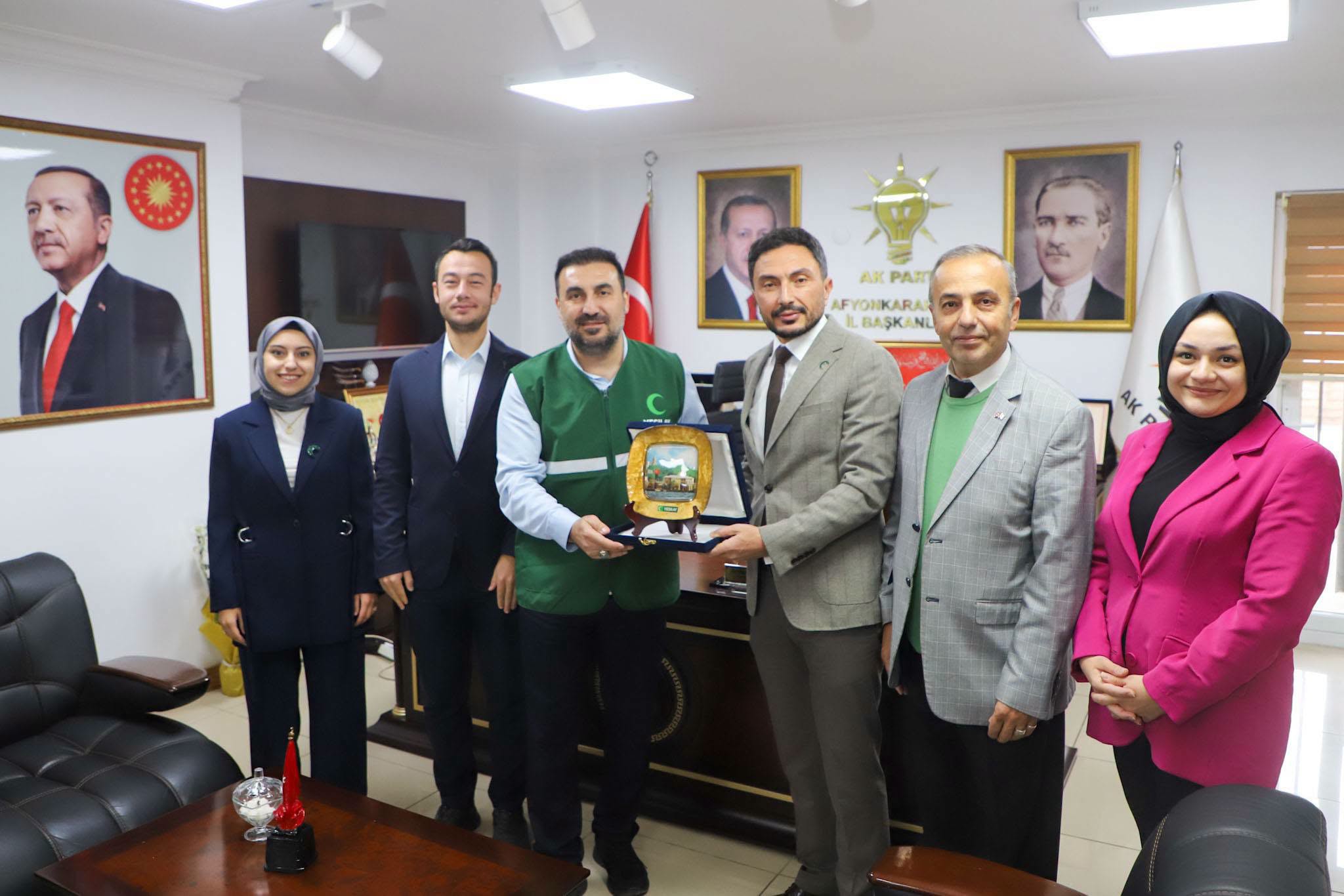 AK Parti’de ziyaret ve vefa buluşmaları