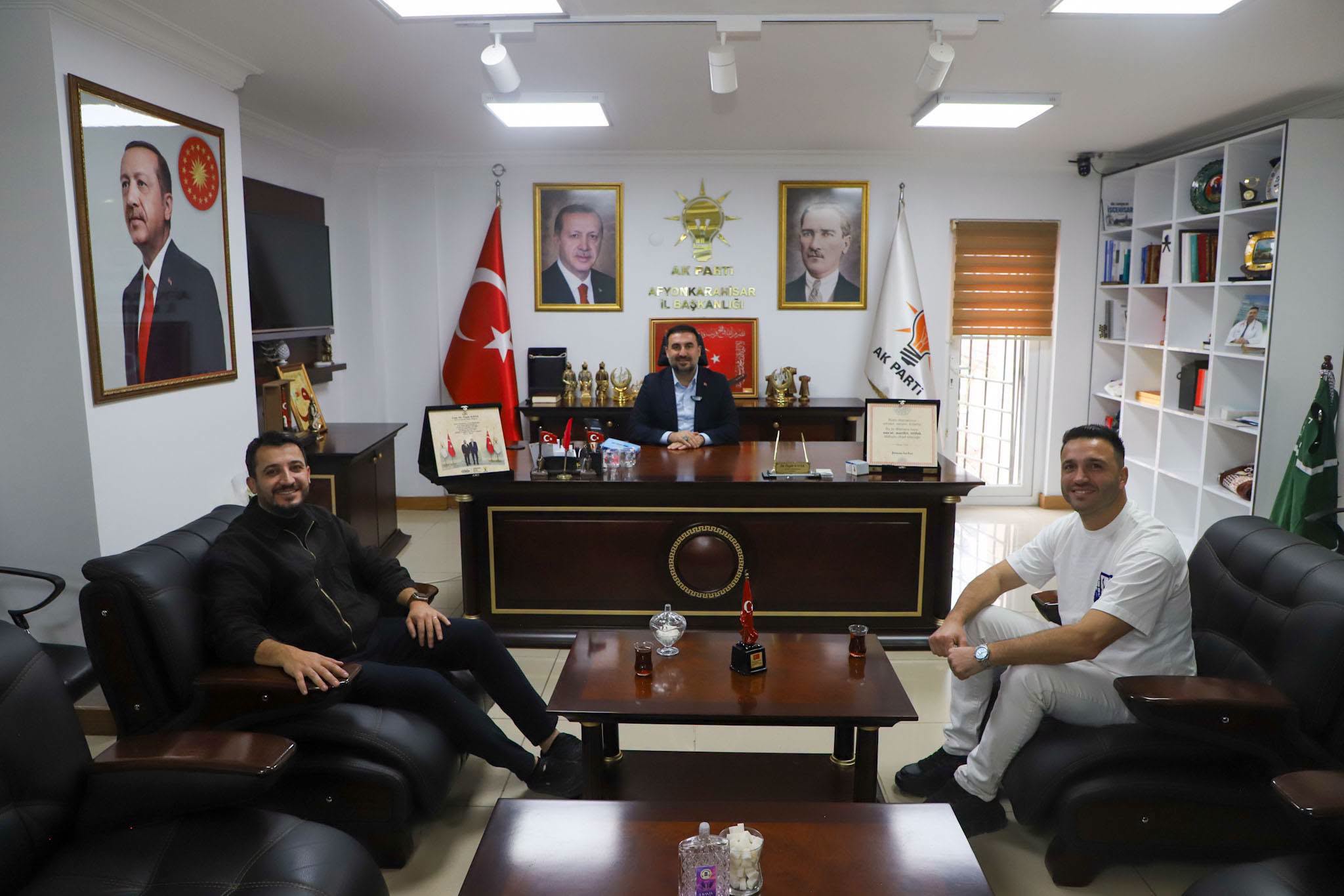 AK Parti’de ziyaret ve vefa buluşmaları