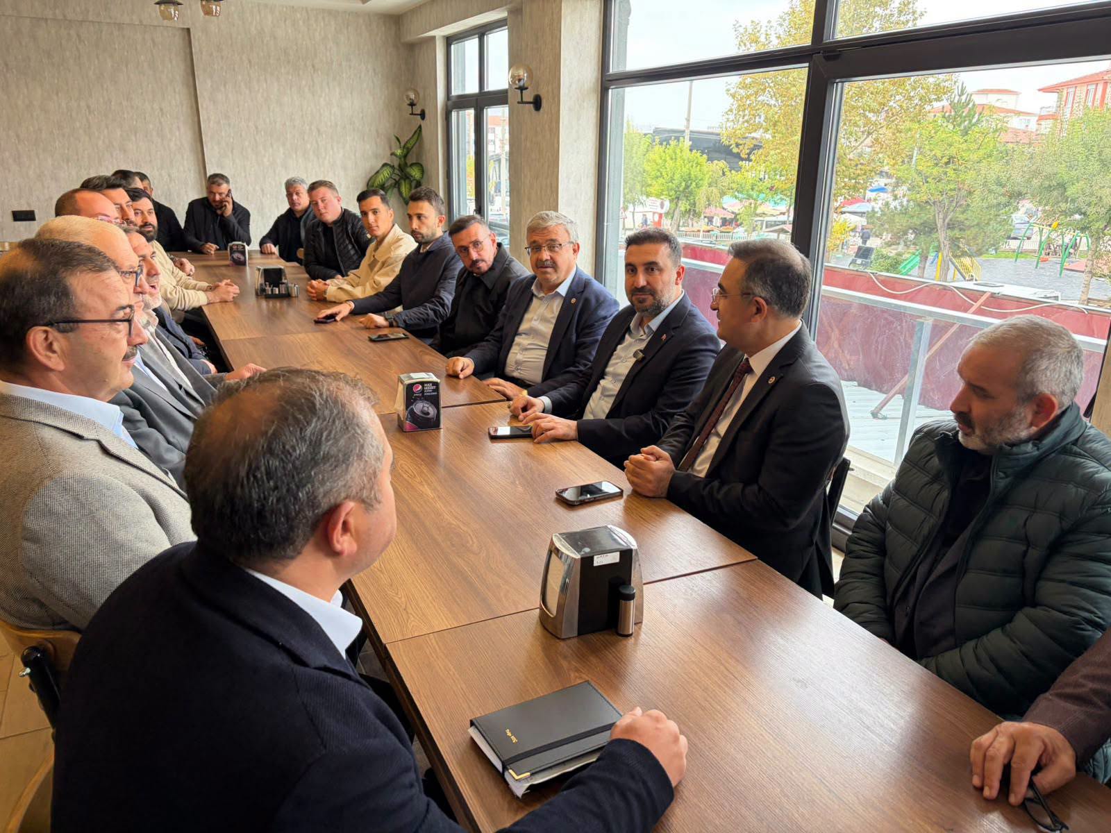AK Parti’den Fatih Mahallesi’nde esnaf ziyareti