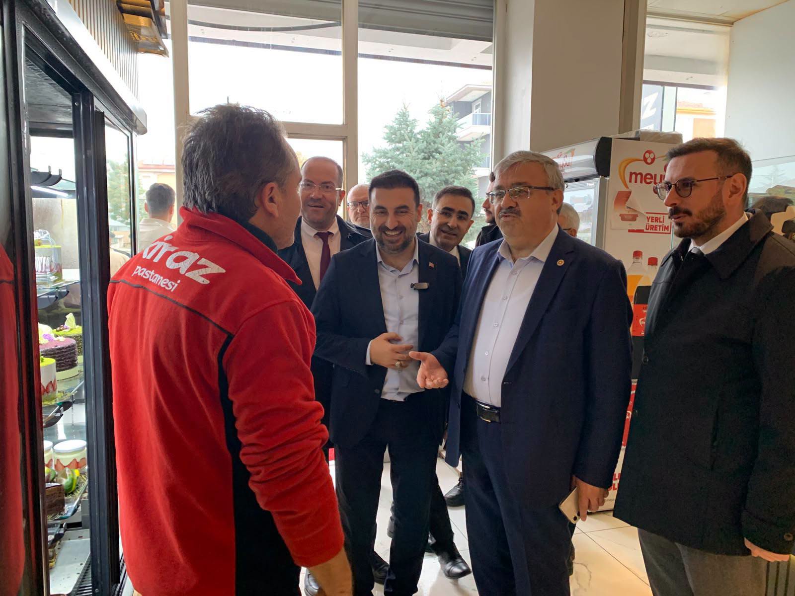 AK Parti’den Fatih Mahallesi’nde esnaf ziyareti