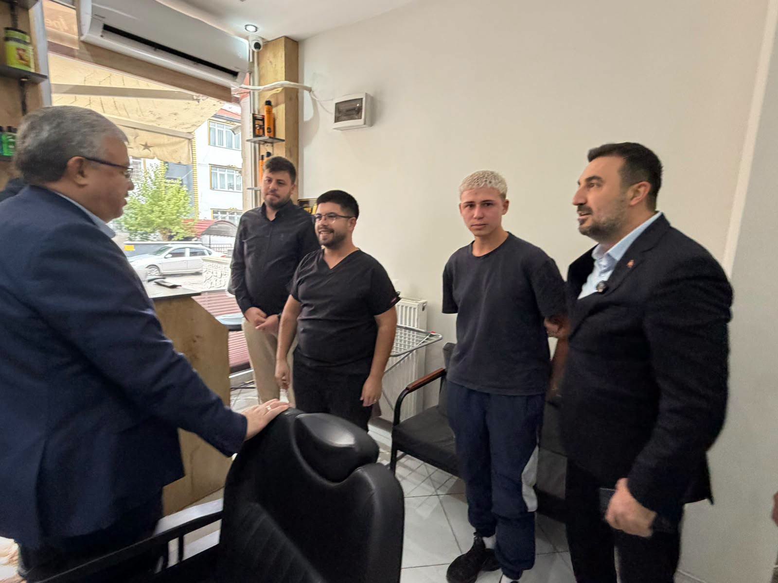 AK Parti’den Fatih Mahallesi’nde esnaf ziyareti