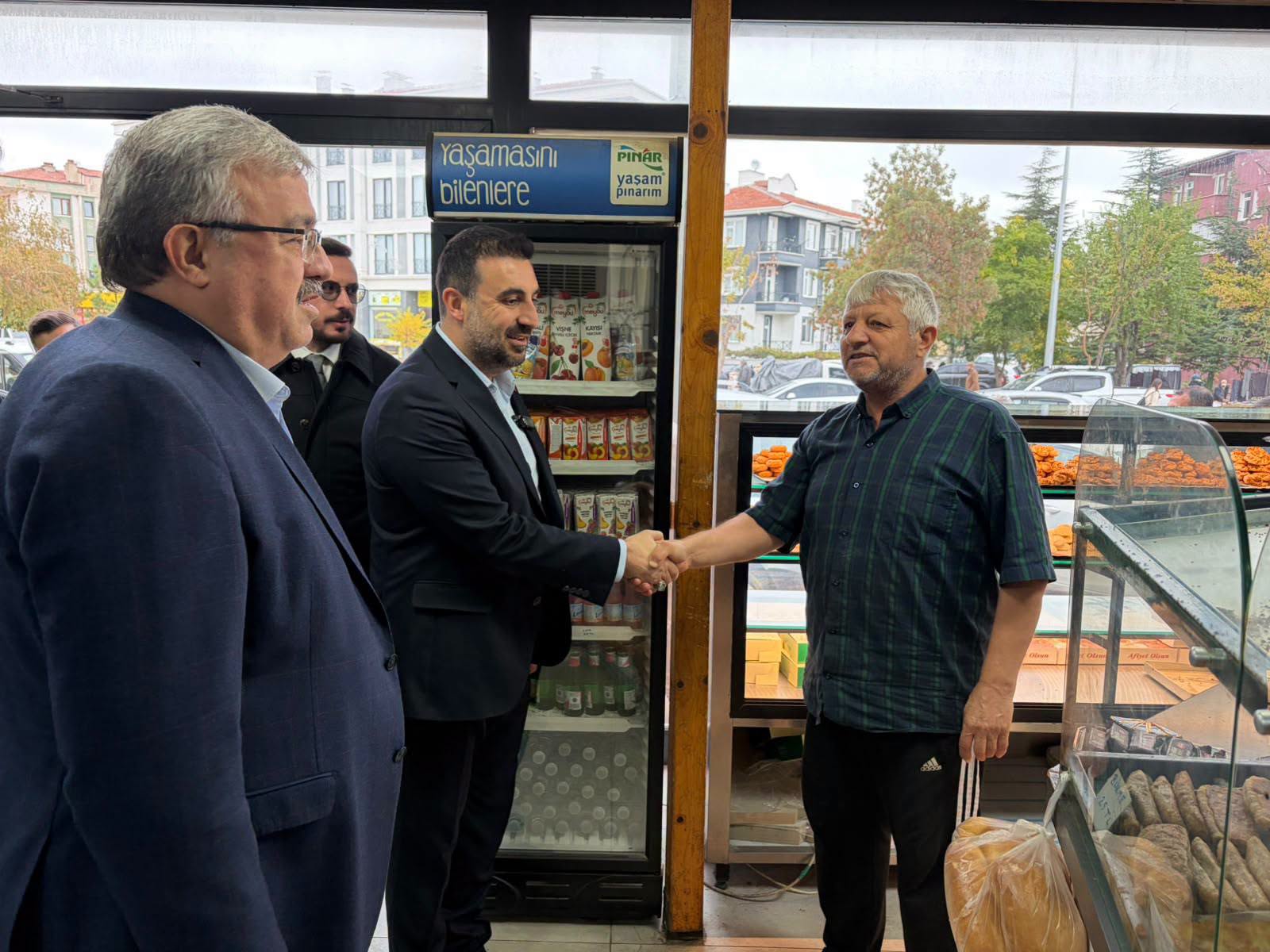 AK Parti’den Fatih Mahallesi’nde esnaf ziyareti