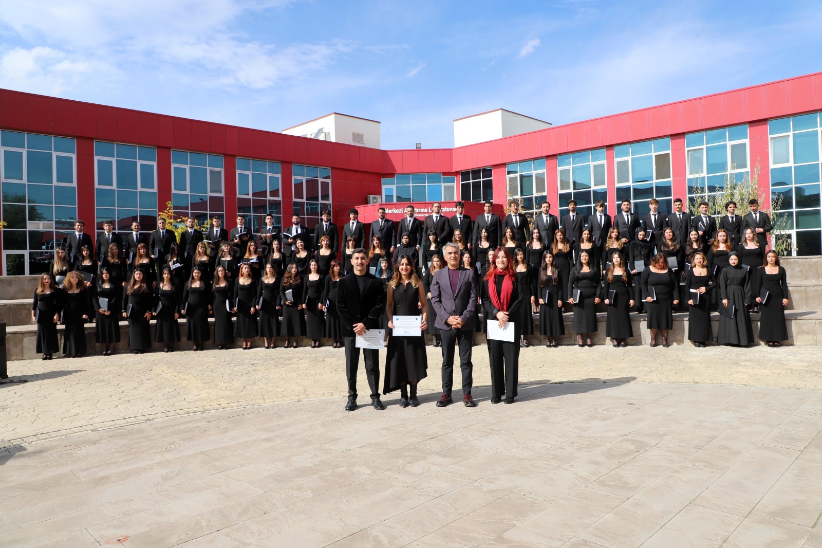 AKÜ’de Cumhuriyet’in 103. yılı konserle kutlandı