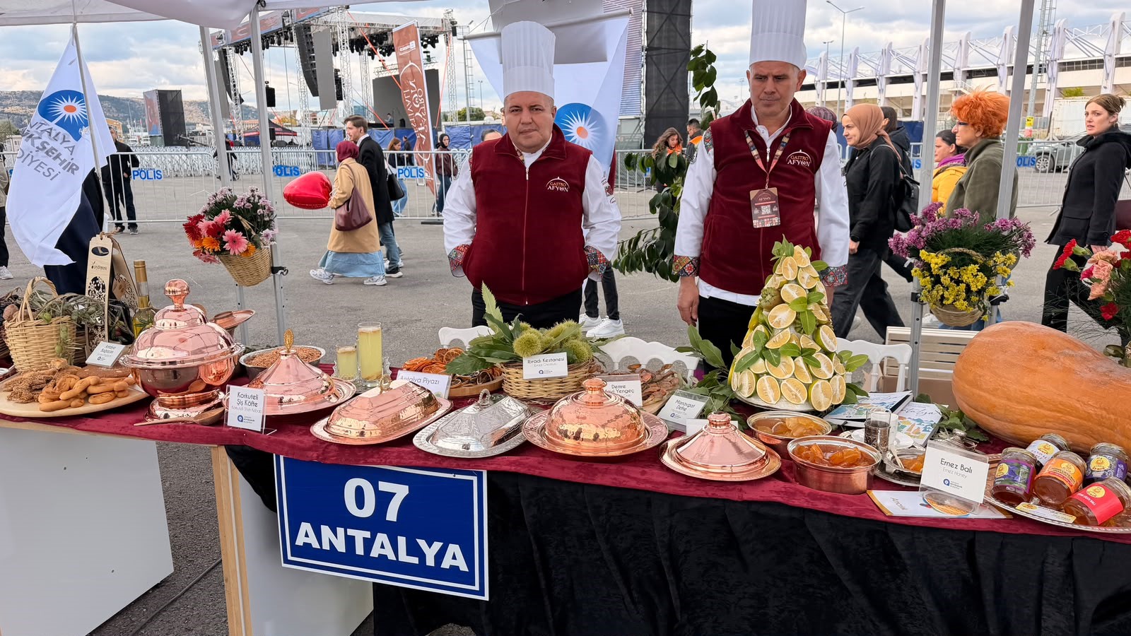 GastroAfyon’da Guinness rekoru için dev sofra kuruldu