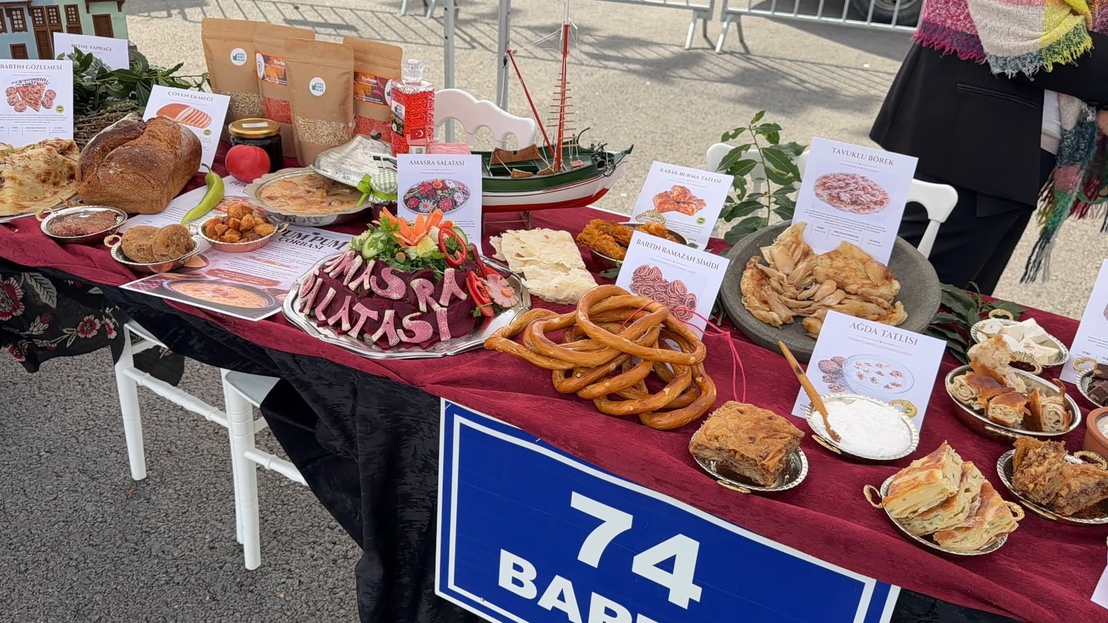 GastroAfyon’da Guinness rekoru için dev sofra kuruldu