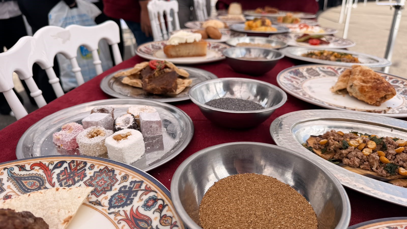 GastroAfyon’da Guinness rekoru için dev sofra kuruldu
