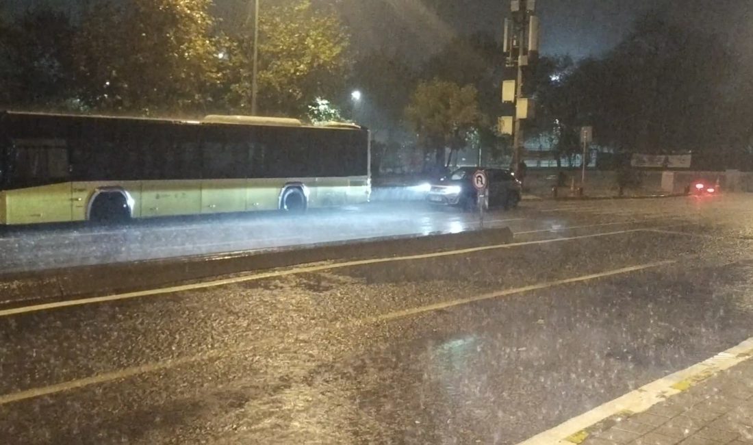 İstanbul’da sabaha karşı aniden bastıran sağanak yağış, Beykoz’da etkili oldu.