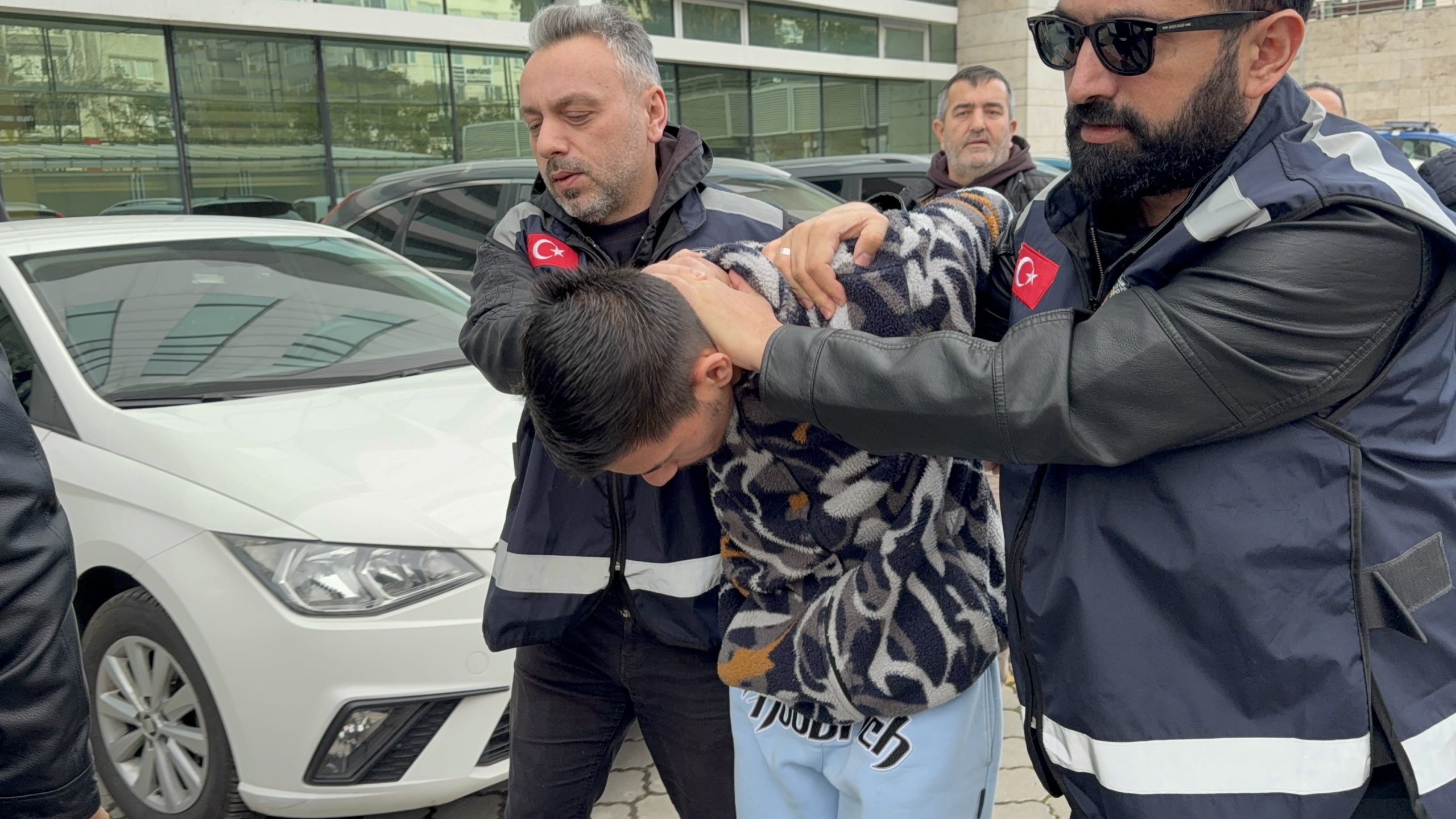 Cinayeti eşi ve oğluyla işlemiş