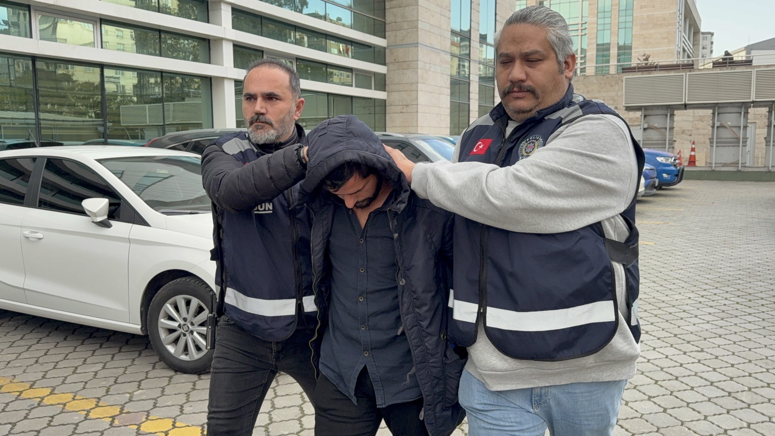 Cinayeti eşi ve oğluyla işlemiş
