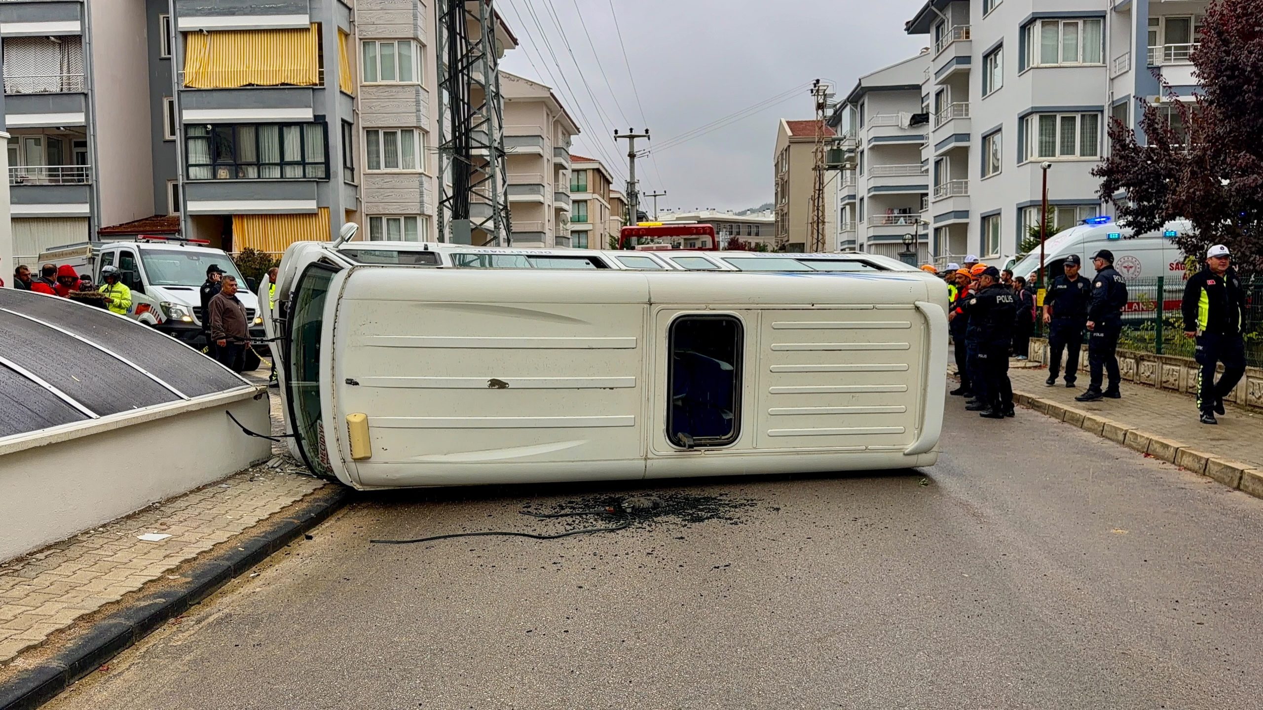 Minibüslerin çarpıştığı kazanın detayları