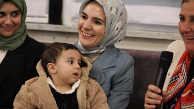 Bakan Göktaş, sosyal medya hesabından yaptığı paylaşımda, “Göz göze, diz