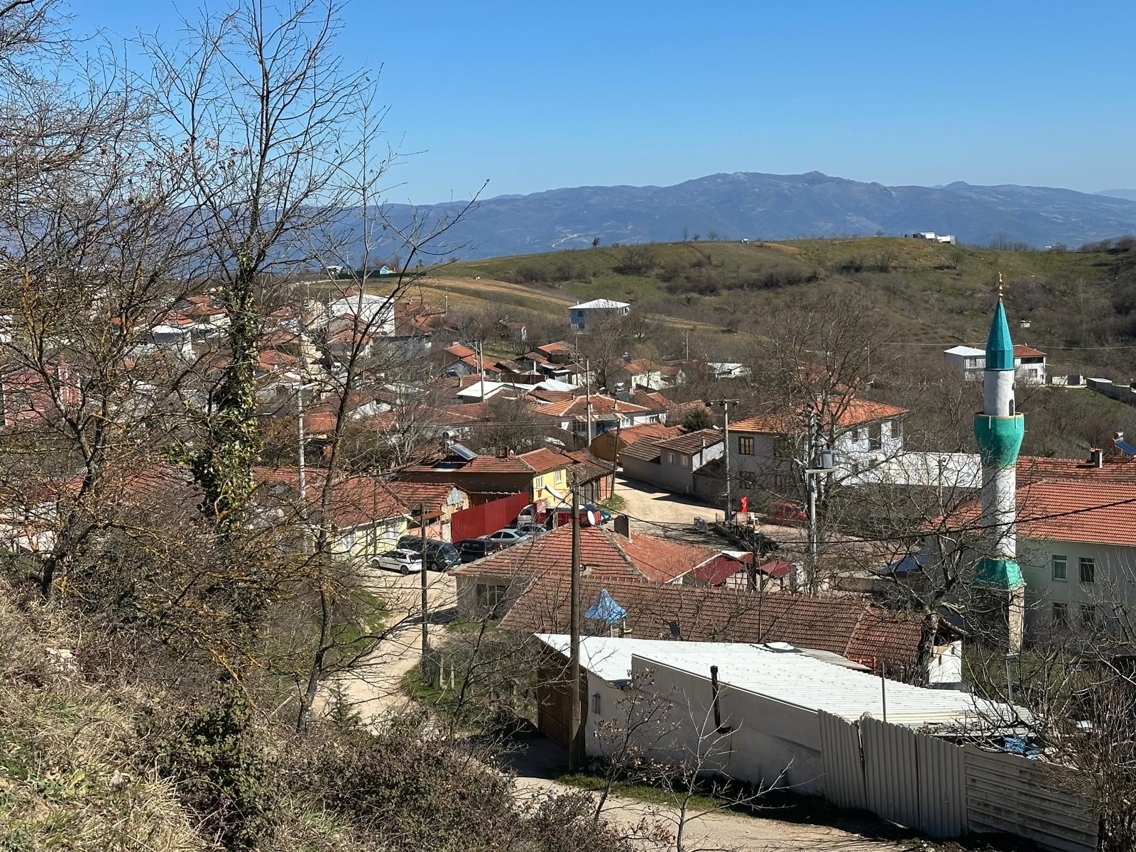 İznik Gölü ve Uludağ manzaralı köy radarda