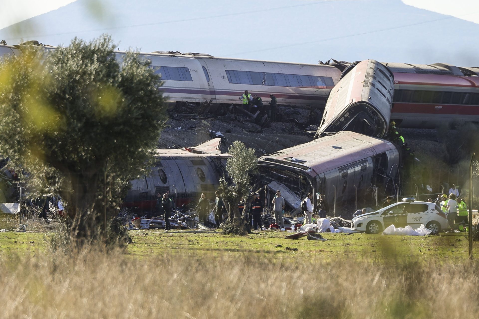 İspanya’nın Toledo bölgesinde meydana gelen hızlı tren kazası faciaya dönüştü.