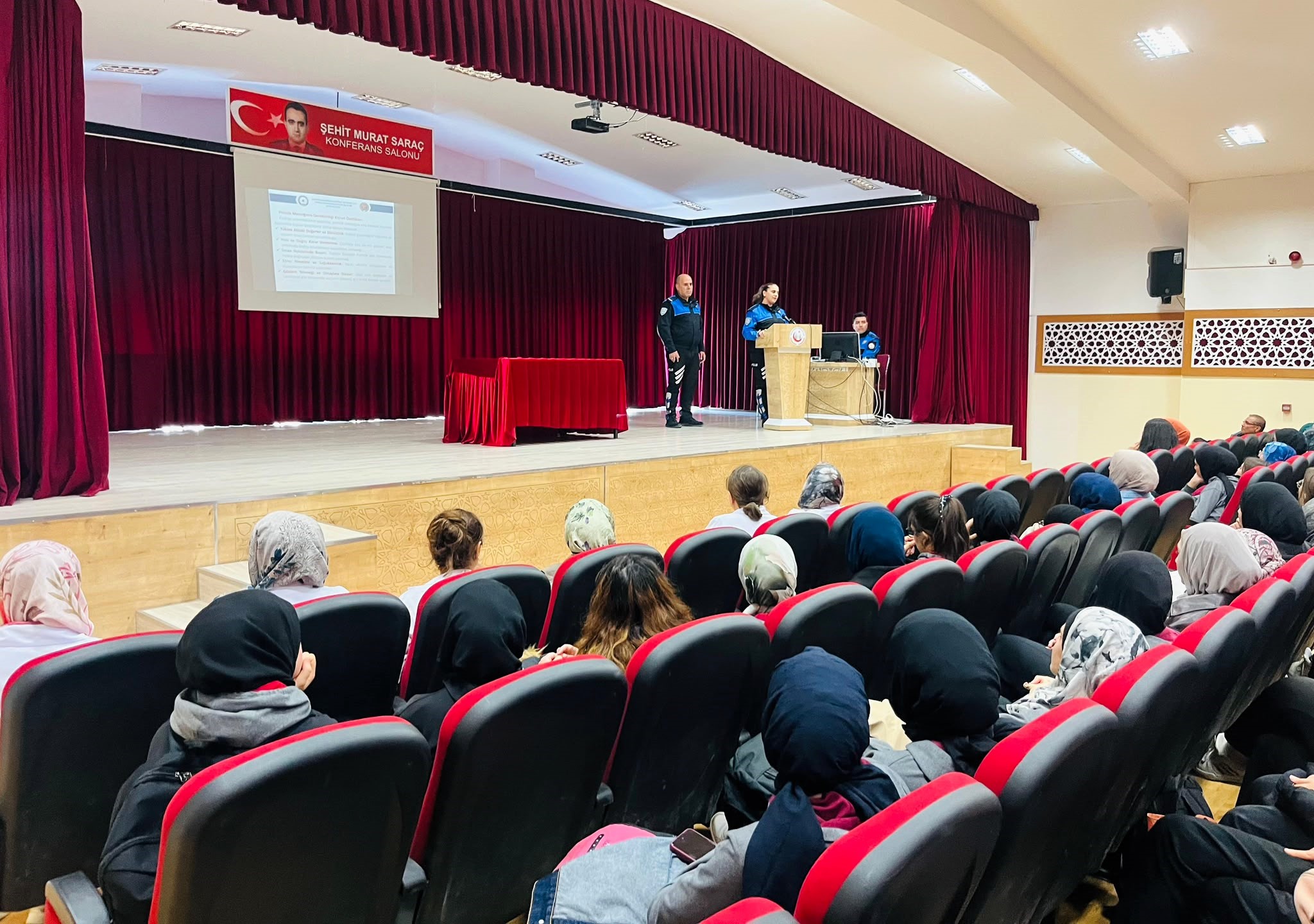 Afyon’da polis ekiplerinden öğrencilere önemli uyarılar