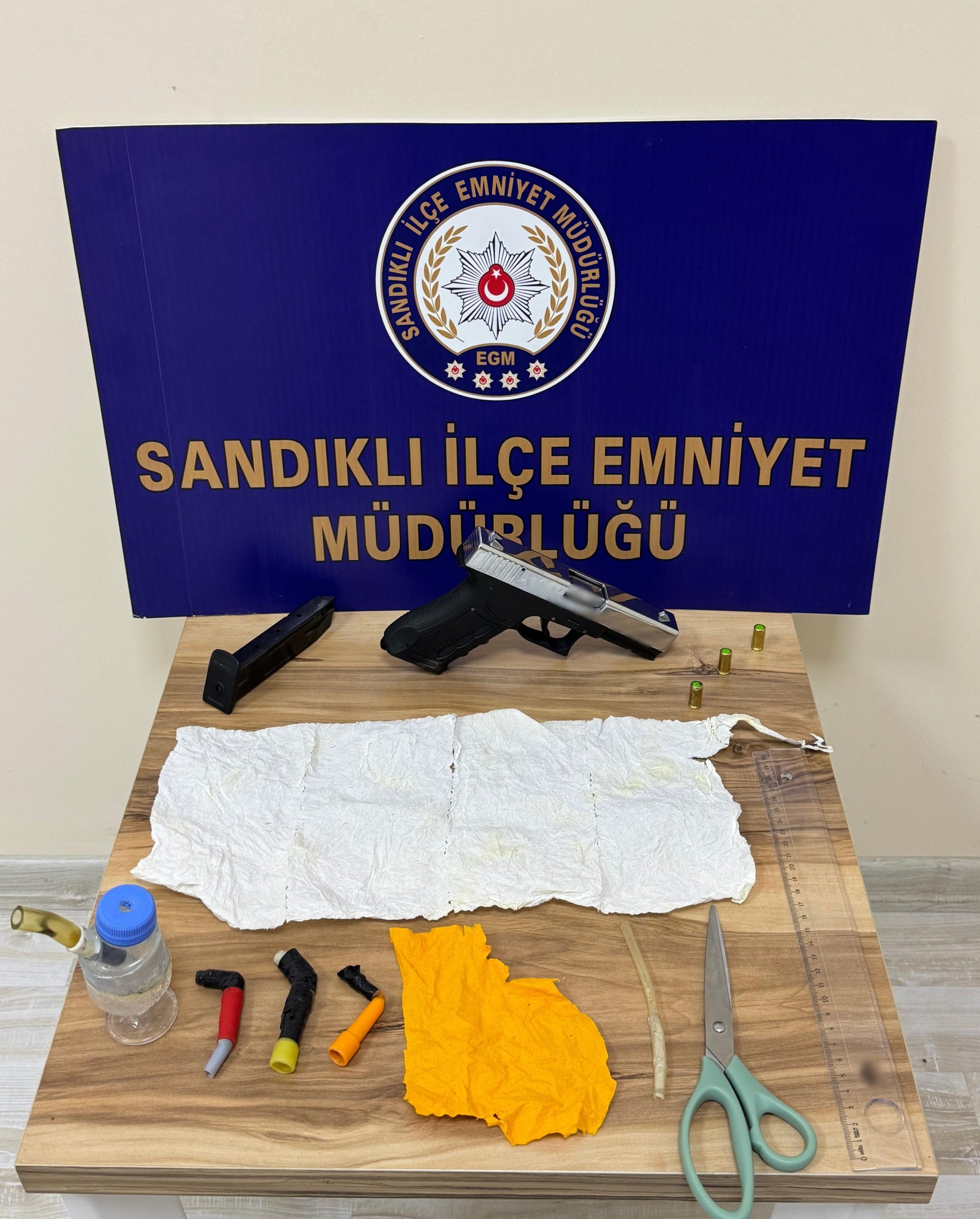 Afyon’da zehir tacirlerine operasyon: 5 kişi tutuklandı