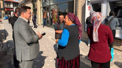 Her fırsatta halkın içinde olmaya ve vatandaşlarla gönül gönüle bir