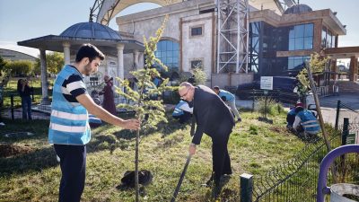Diyanet Gençlik Merkezi bahçesinde gerçekleştirilen etkinliğe İl Müftü Vekili Sinan